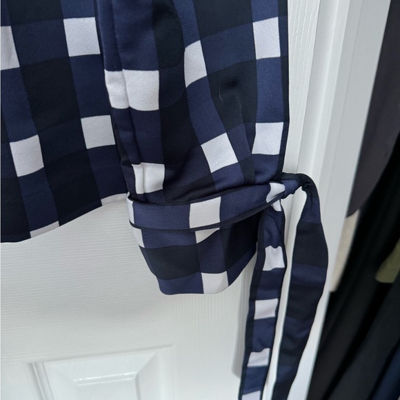 Banana Republic blouse - size small, plaid print, navy blue and white - Picture 4 of 4